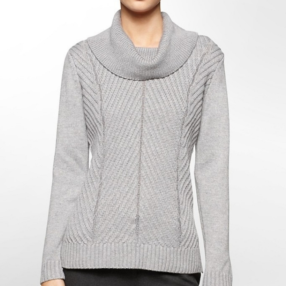 Tommy Hilfiger light gray cow neck sweater/ size Large/ NWT
